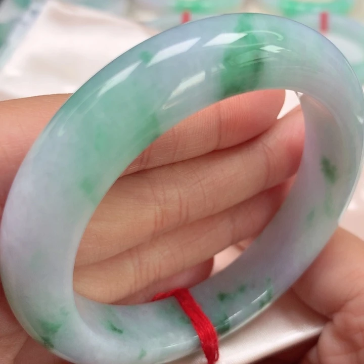 翡翠手镯未镶嵌春彩阳绿飘花12号