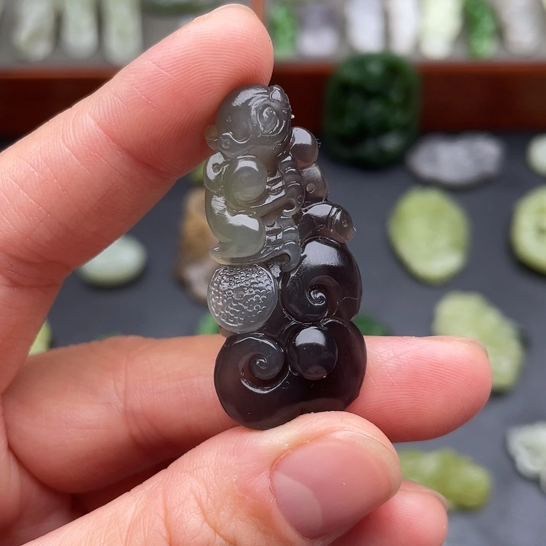 和田玉未镶嵌颈饰冰紫富贵缠身吊坠