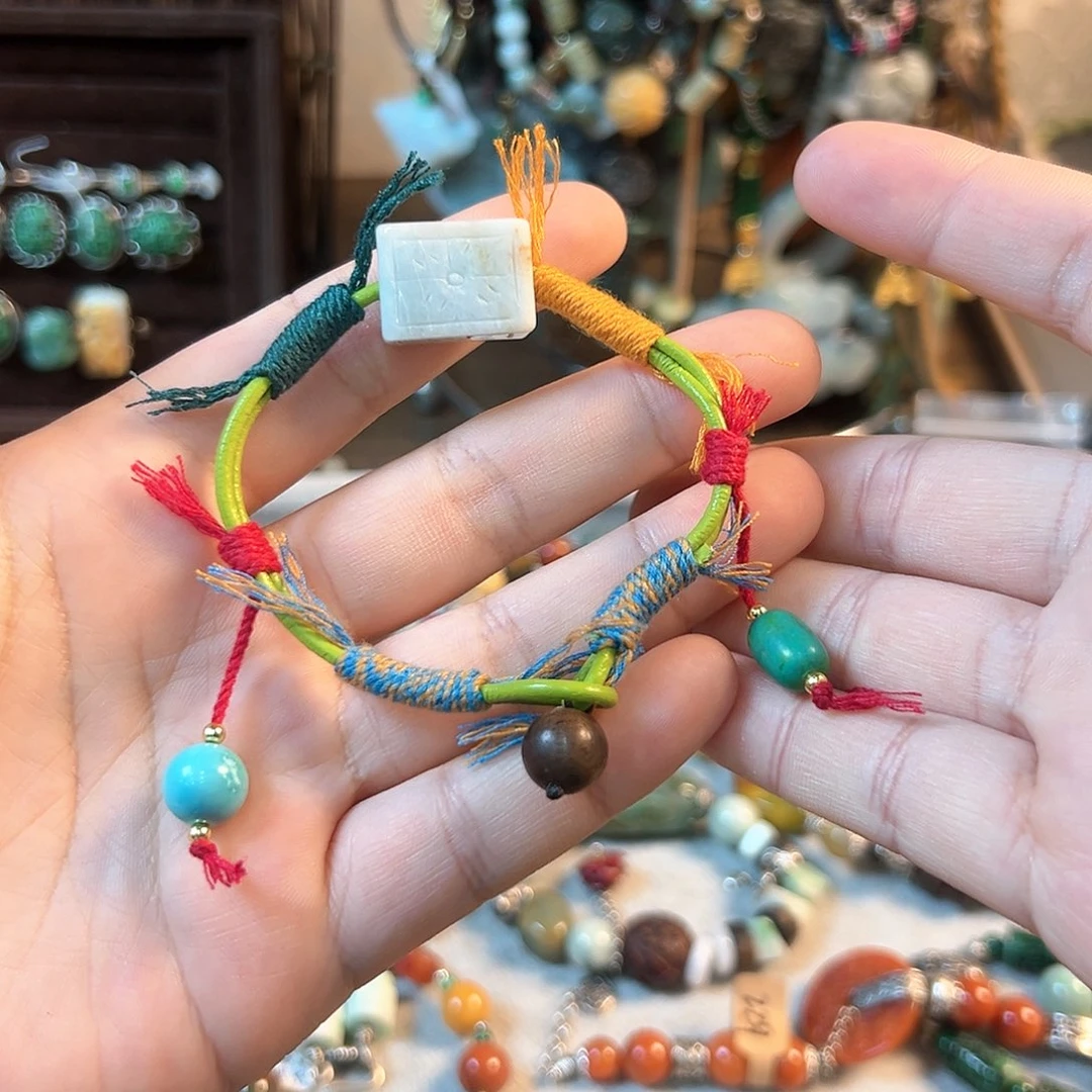 翡翠颈饰未镶嵌手串