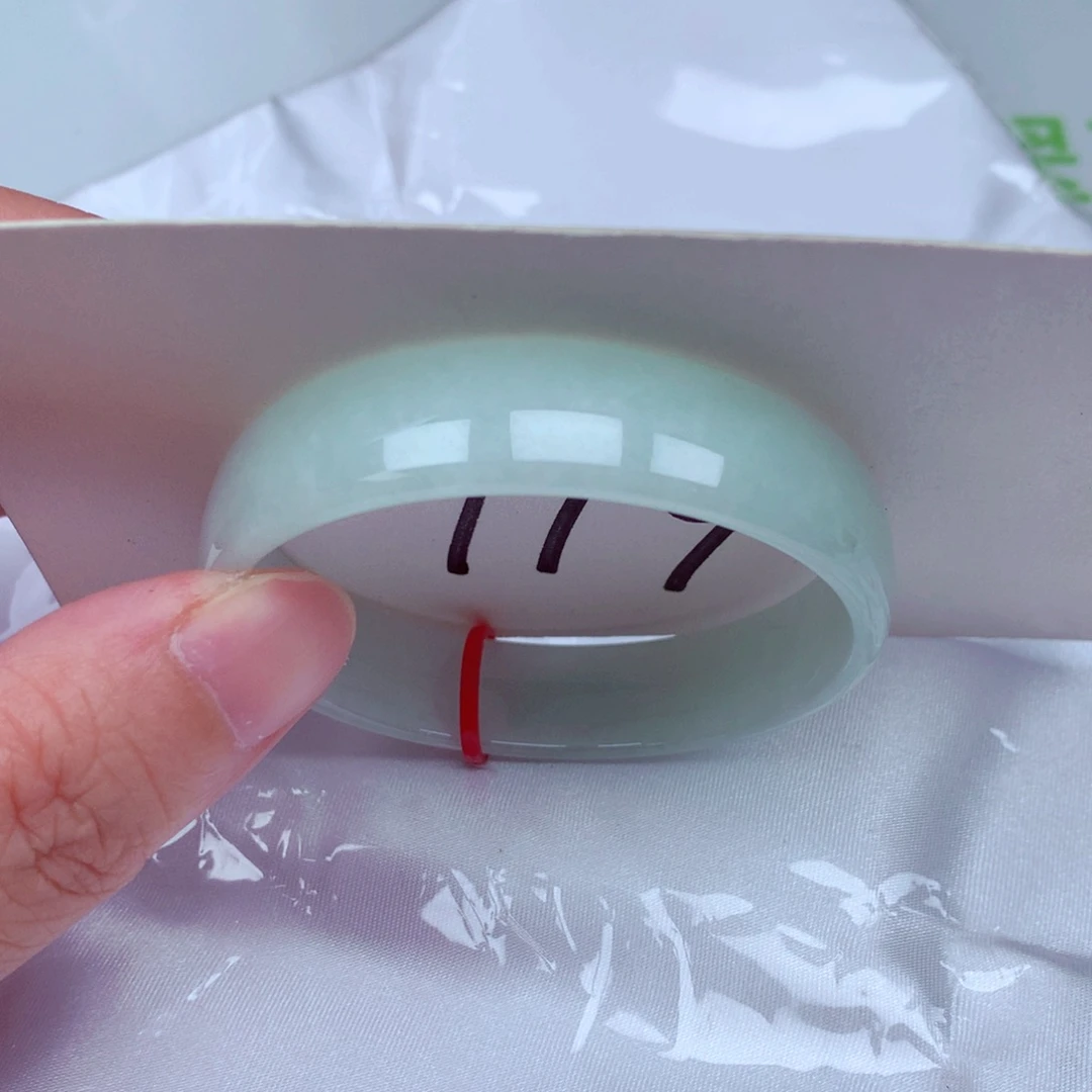 翡翠手镯未镶嵌翡翠