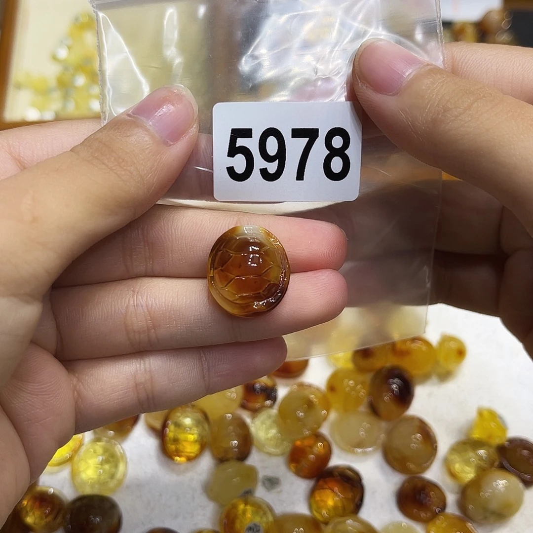 琥珀未镶嵌珠宝奇石