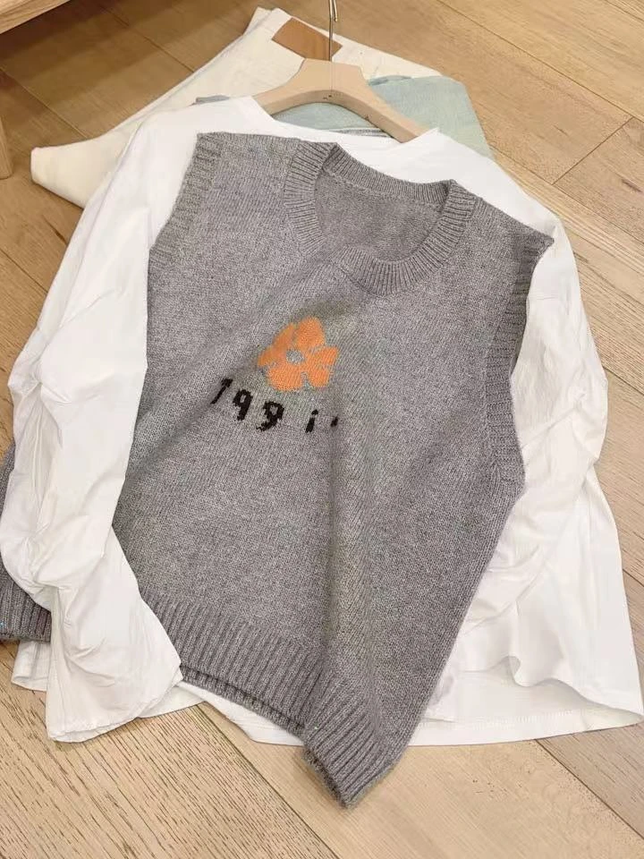 A55七言家 小橘花！烟灰花朵马甲两件套2