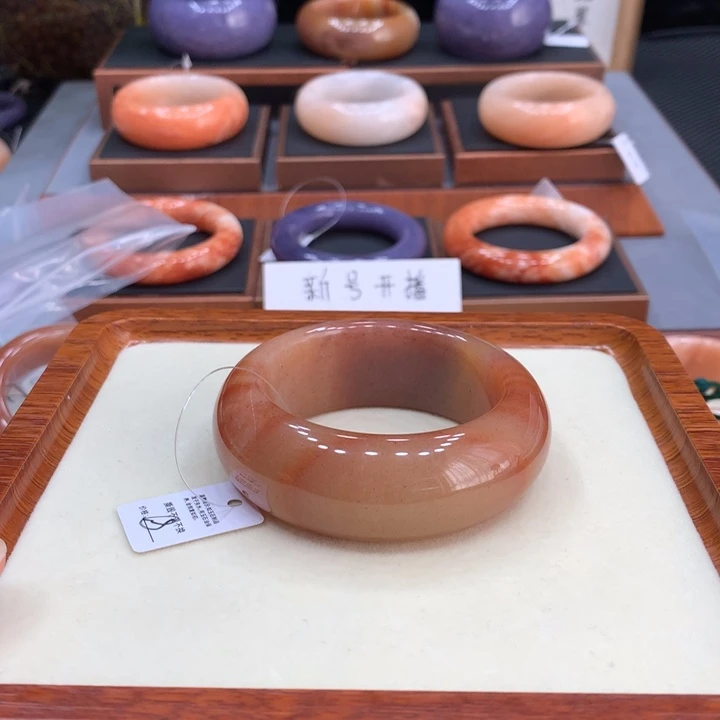 合金手镯石英质玉（佘太翠）