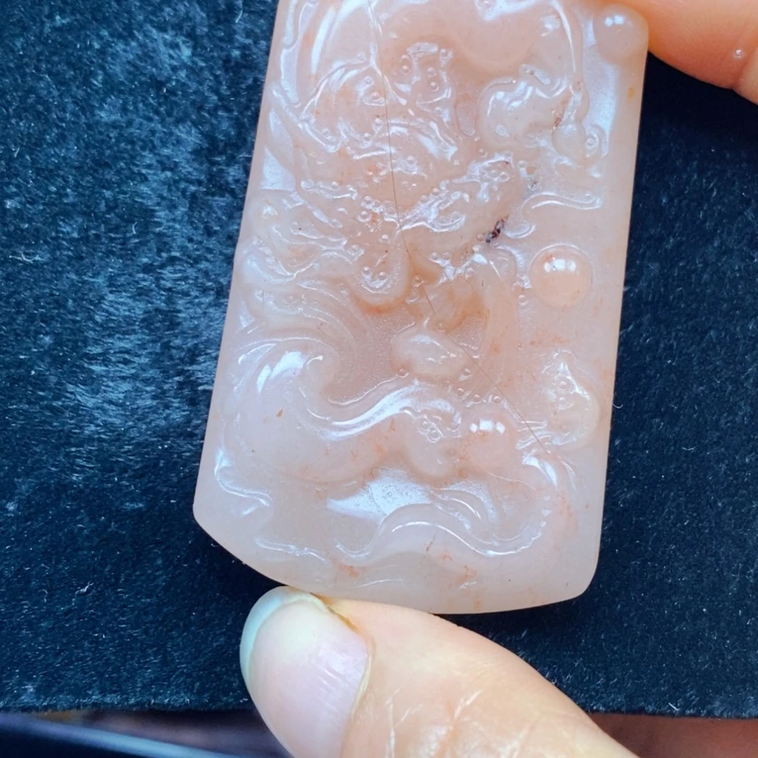 未镶嵌石英质玉（黄龙玉）颈饰