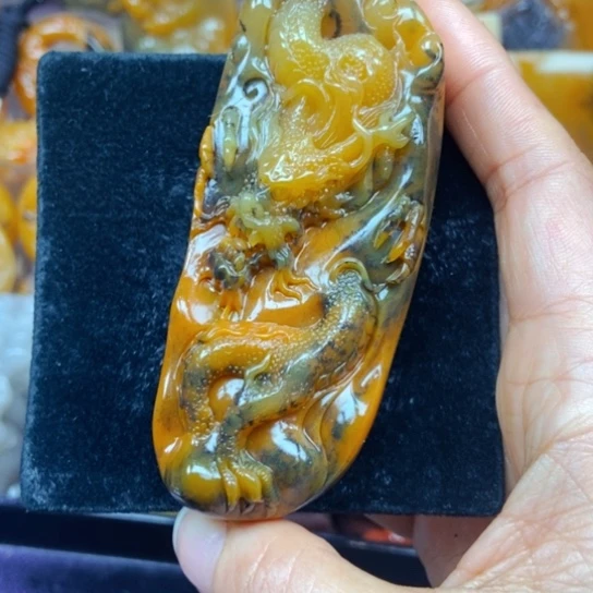 石英质玉（黄龙玉）未镶嵌颈饰