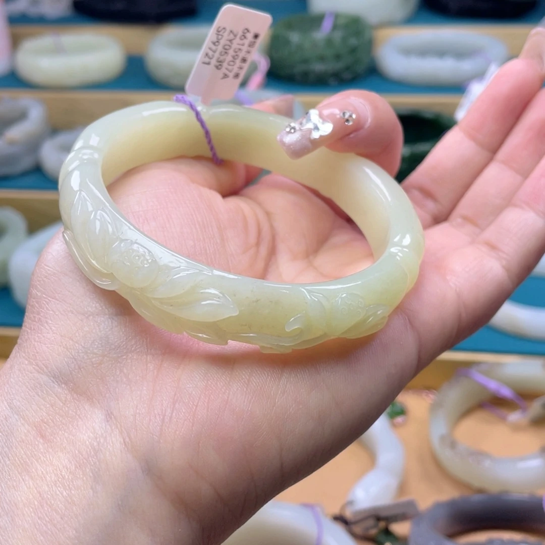 和田玉手镯未镶嵌4圈口62