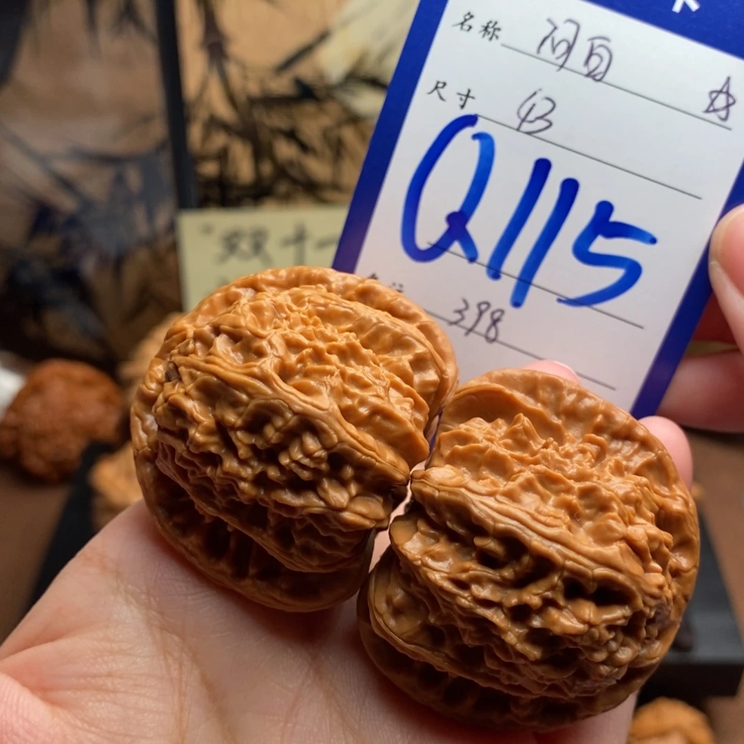 文玩核桃吊坠白狮子43