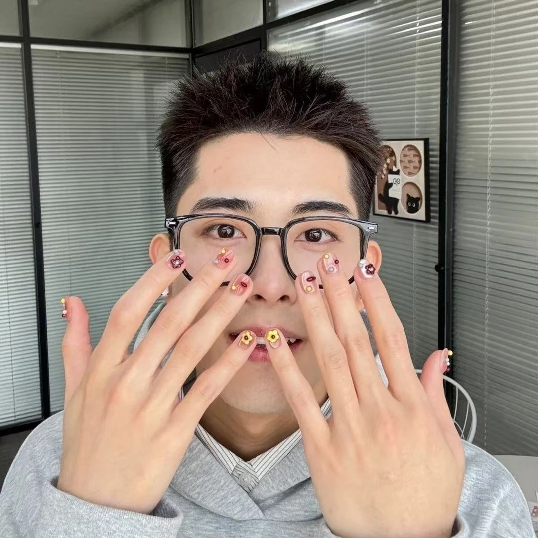 高级感穿戴甲多巴胺小花腮红甜心少女感猫眼五彩立体美甲穿戴甲片