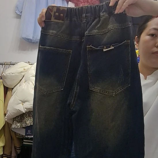 牛仔裤穿140身高。。。