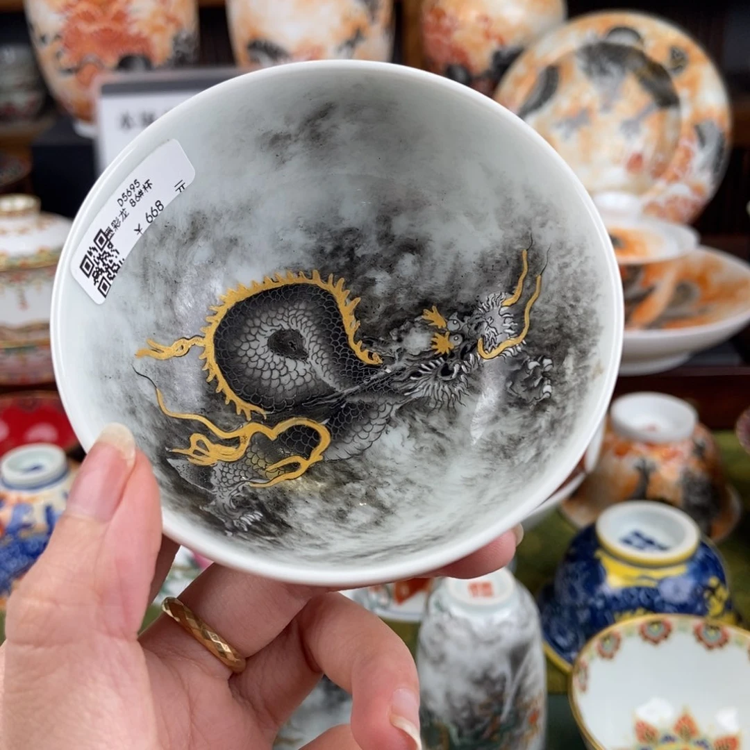 陶瓷的设计师是一个人的
