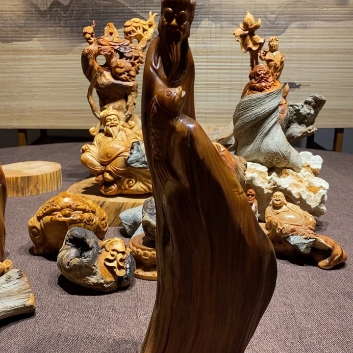 柏木（崖柏）黑骨鱼温摆件