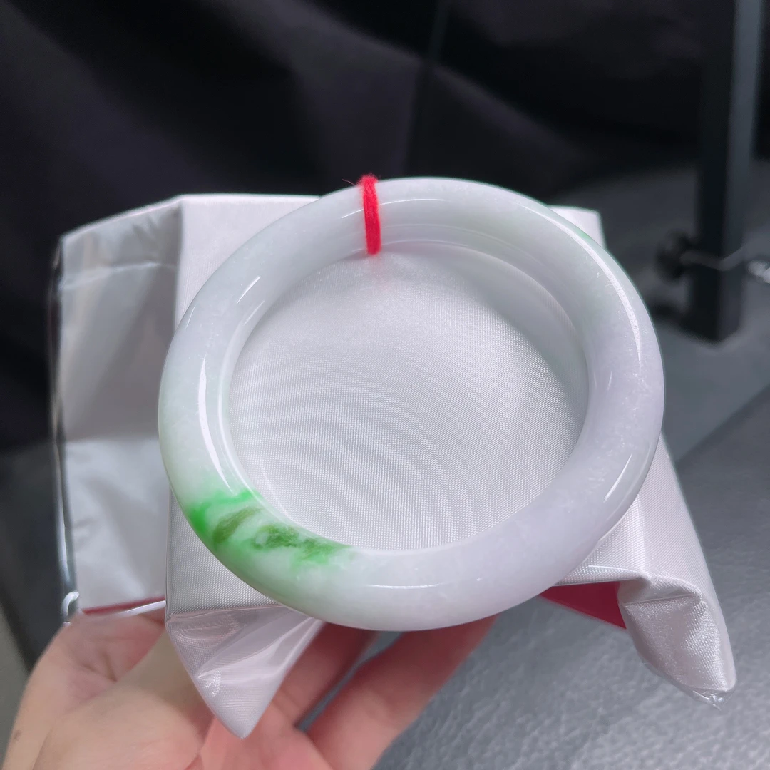 57圈口好种飘绿圆条手镯0021尺寸57.4*11.3mm有纹无裂