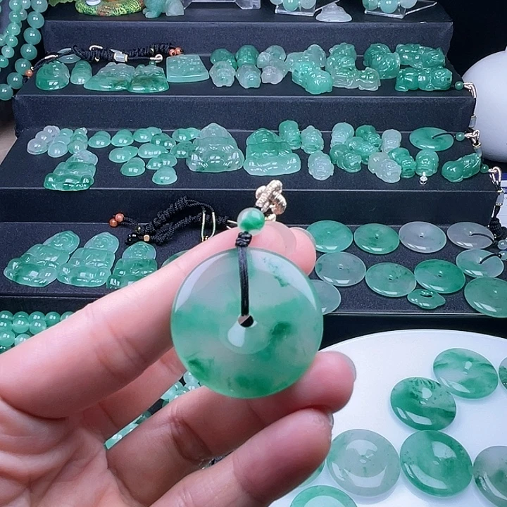 善***者石英质玉未镶嵌颈饰