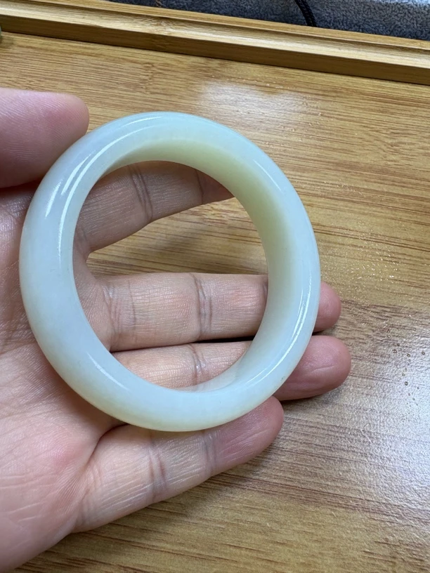 和田白玉手镯口径56.5条宽1.7条厚0.9重76克