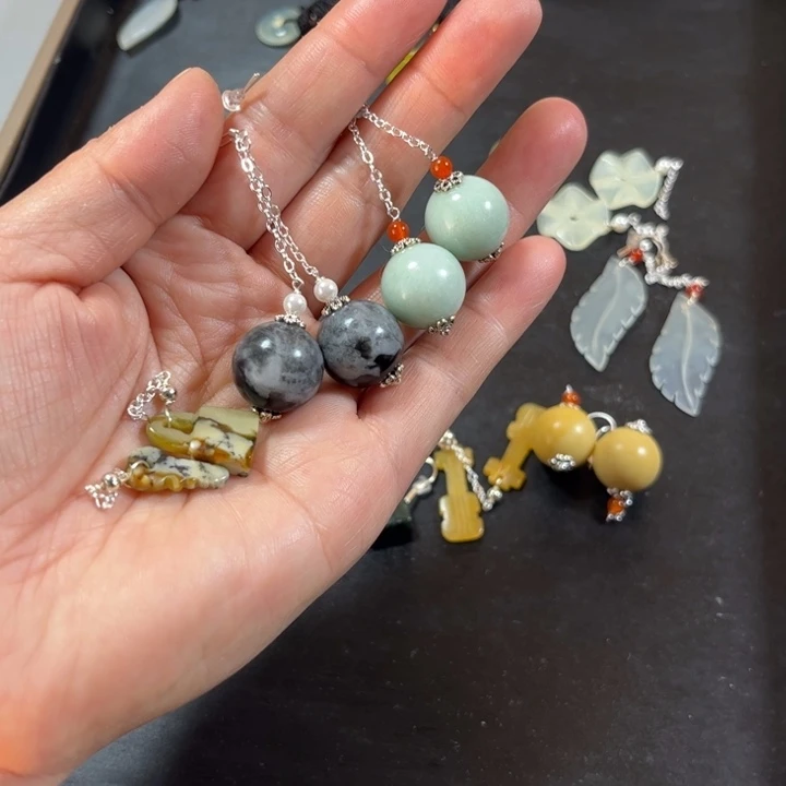 蛇纹石玉耳饰合金闹*