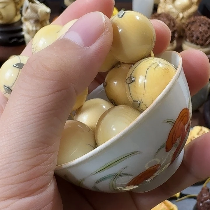 岁***好瓷片精致雕刻工艺品