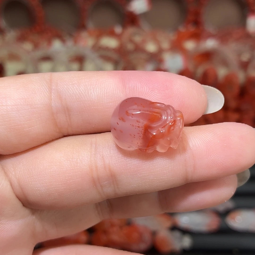 南红玛瑙未镶嵌颈饰通孔貔貅