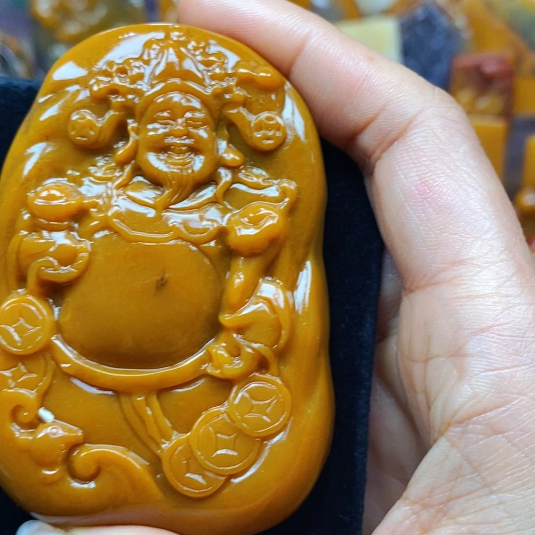 未镶嵌石英质玉（黄龙玉）颈饰