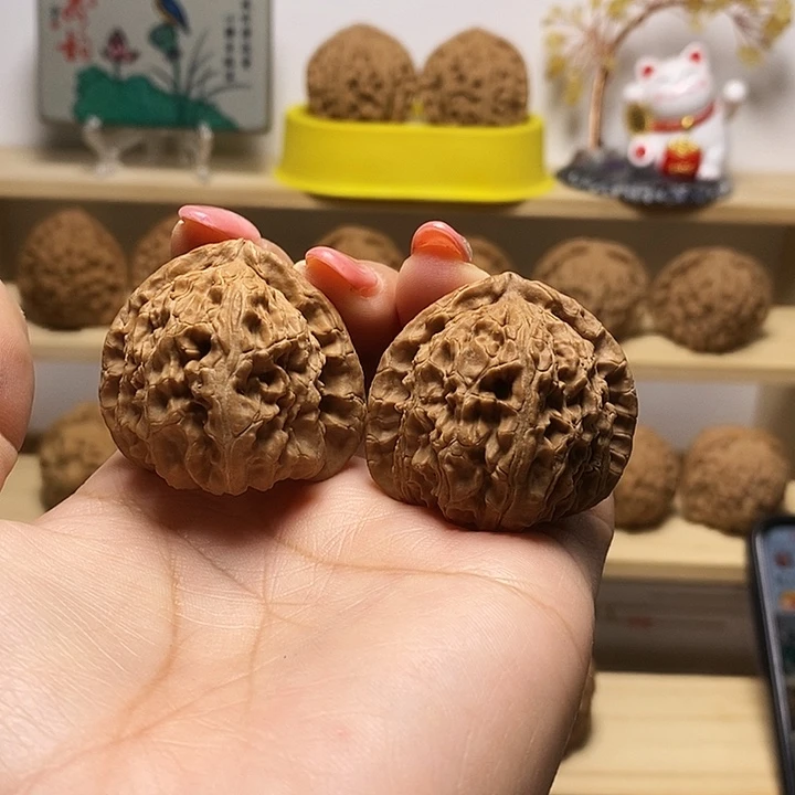 40尺寸的三角白核桃