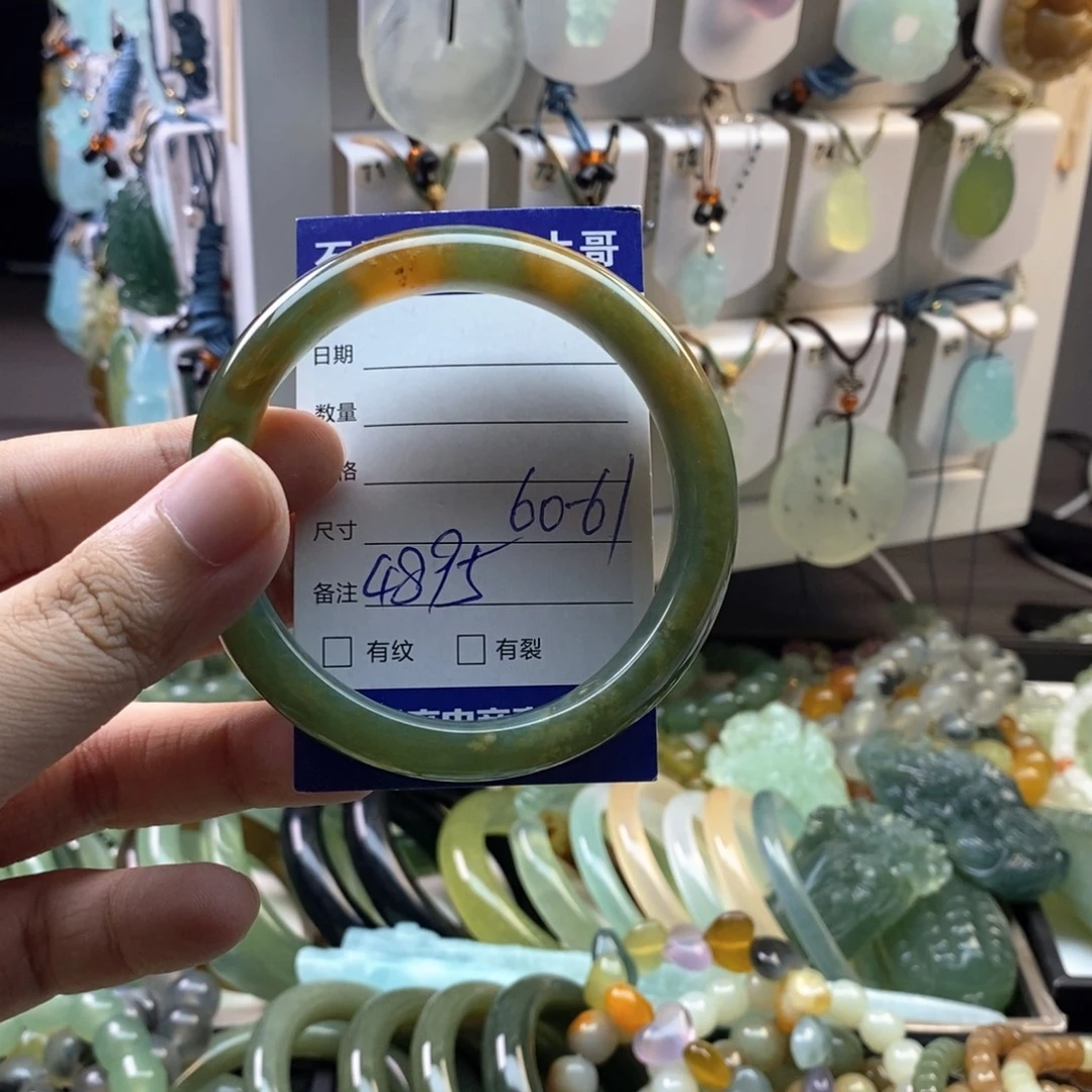 未镶嵌蛇纹石玉颈饰
