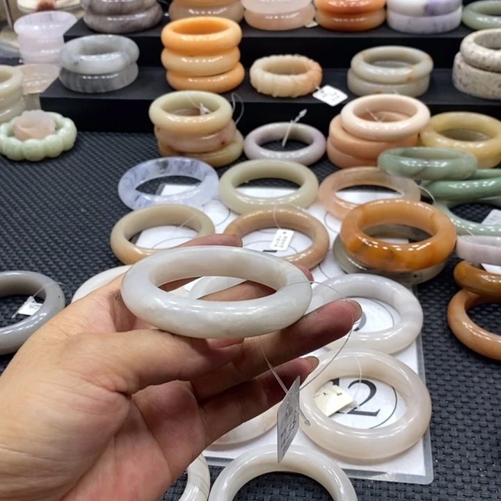 石英质玉（佘太翠）手镯未镶嵌清*