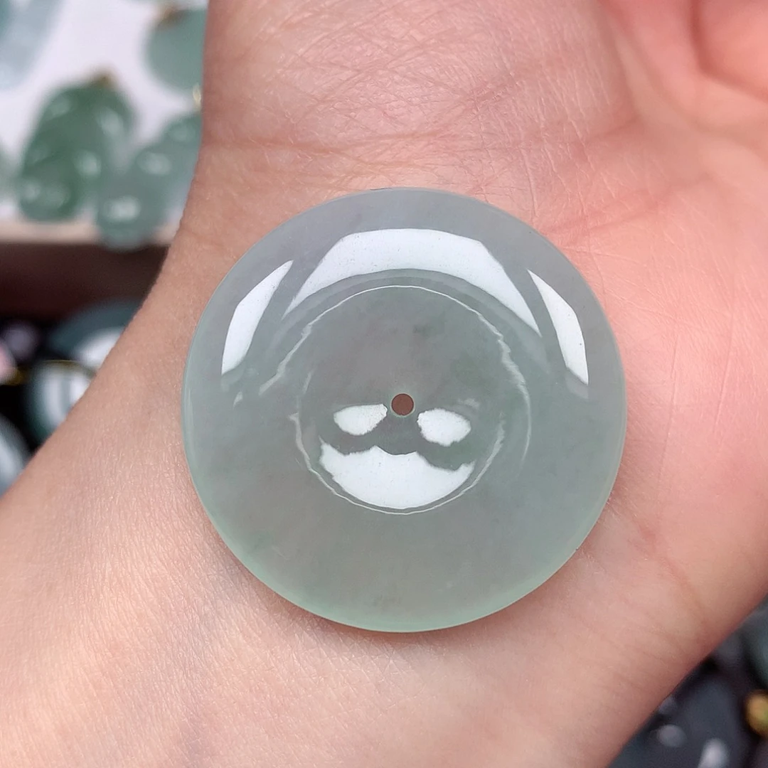 翡翠颈饰未镶嵌平安扣