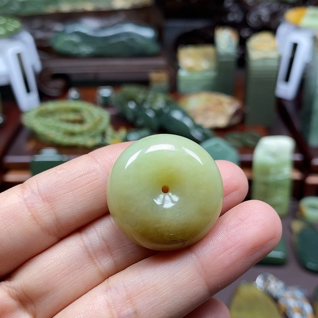 岫岩老玉（透闪石质玉）未镶嵌颈饰