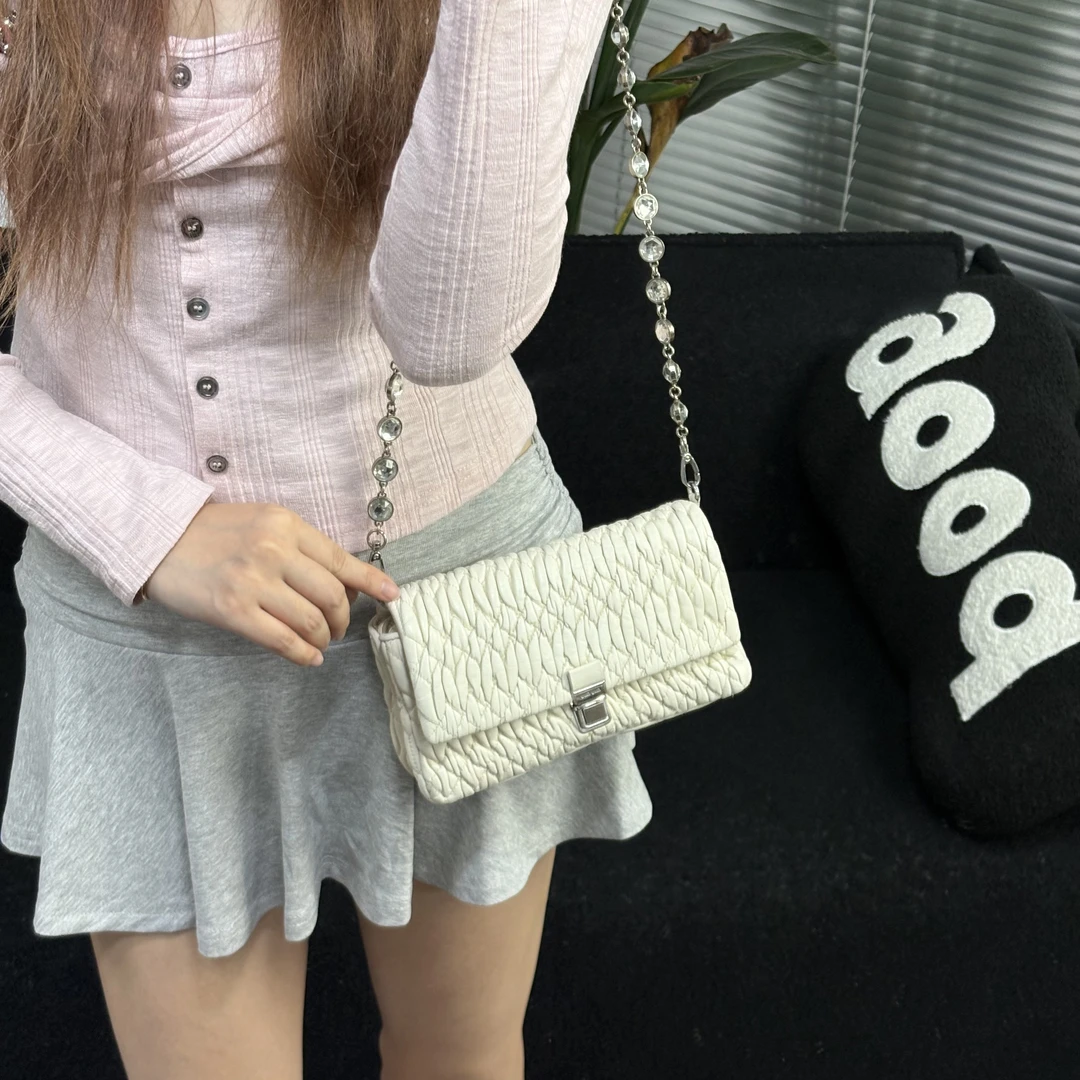 95新 MIU MIU/缪缪 白银褶皱宝石链斜挎包jx