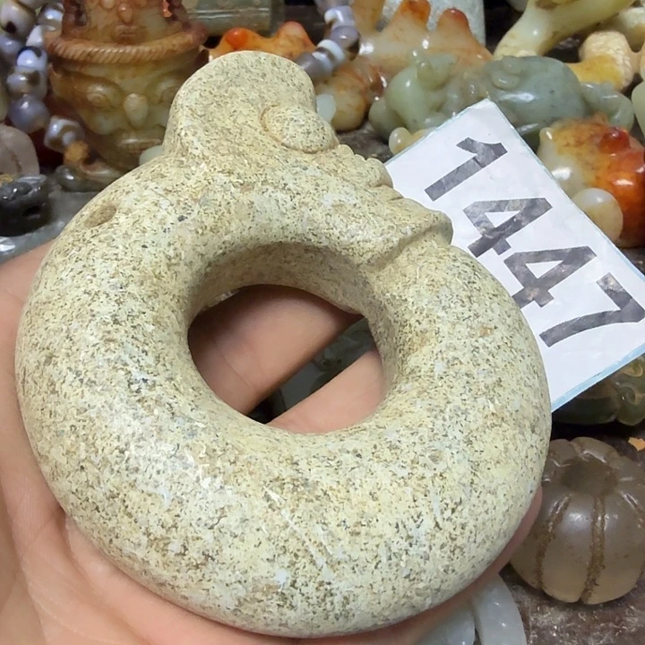 透闪石-蛇纹石玉未镶嵌颈饰