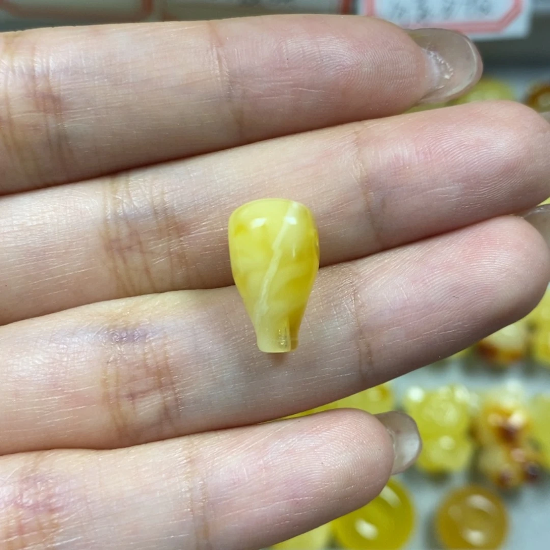 未镶嵌琥珀裸石奶***豆三通