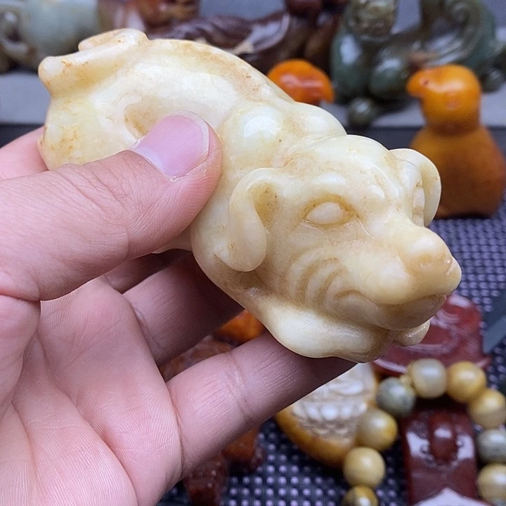 未镶嵌蛇纹石玉颈饰