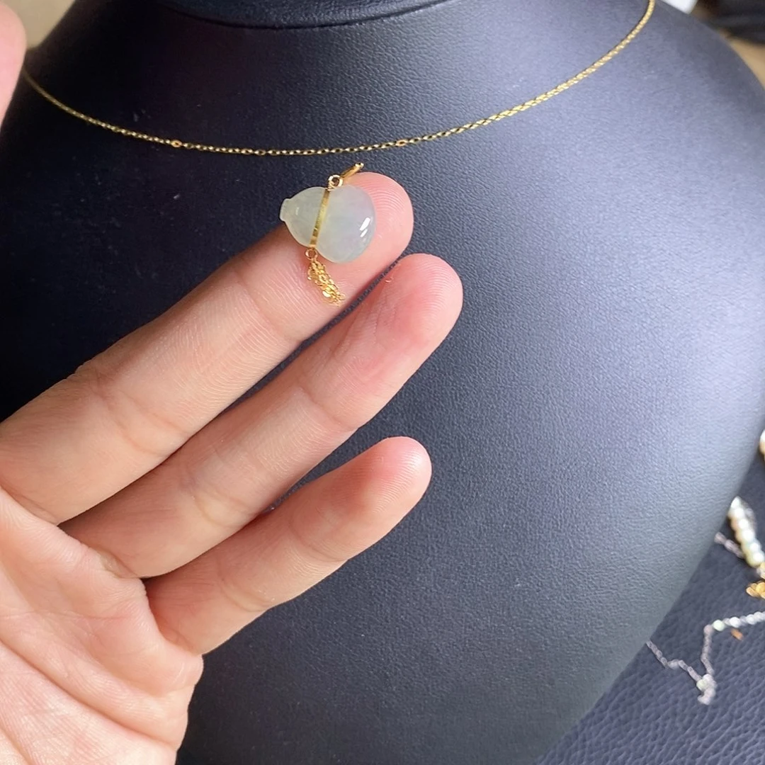 颈饰18K金镶嵌翡翠