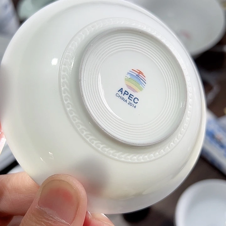 盘四寸大球泥陶瓷一个