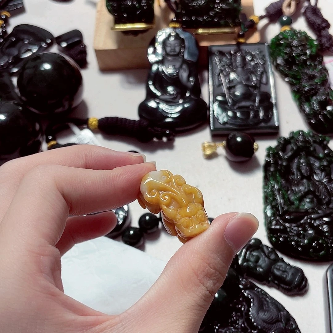 翡翠未镶嵌颈饰翡翠