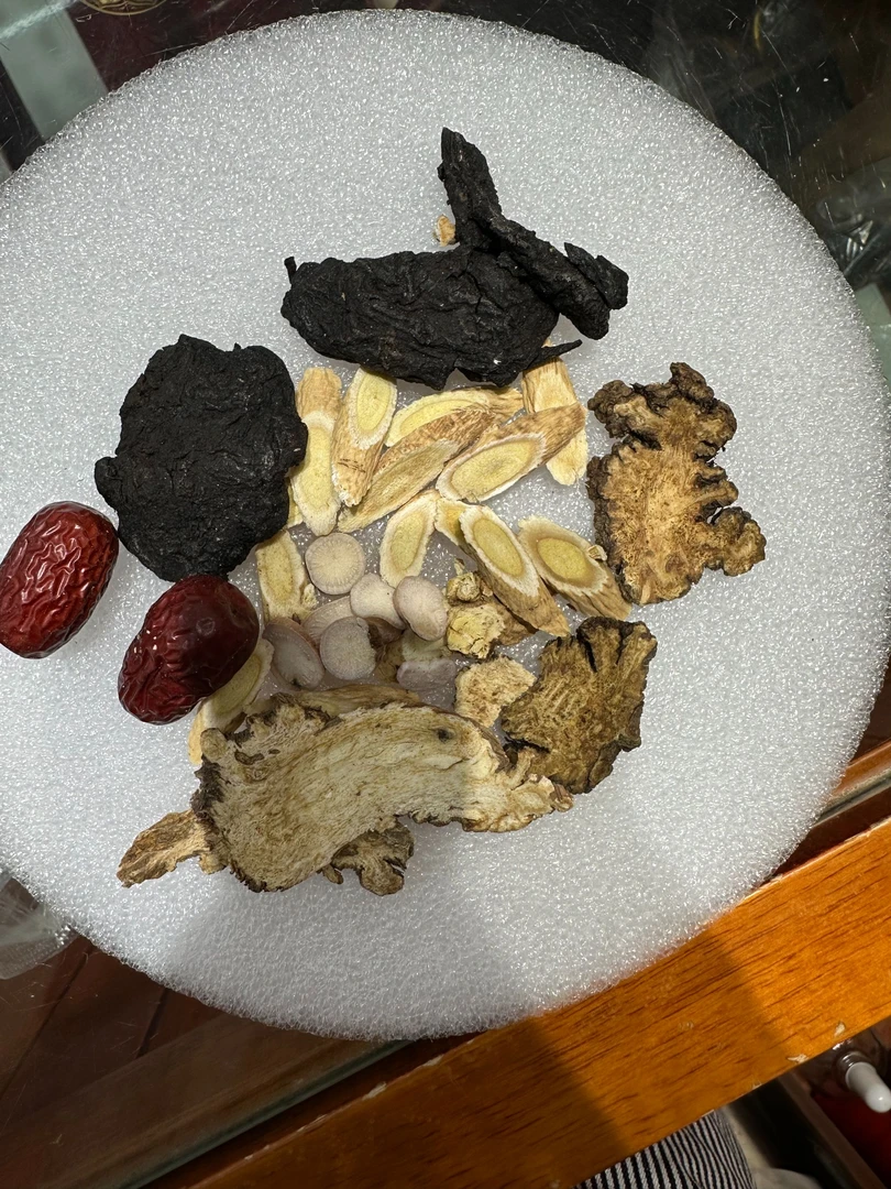 （四物汤）原料当归，川芎，熟地黄，白芍，