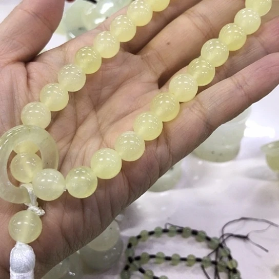 蛇纹石玉未镶嵌手持