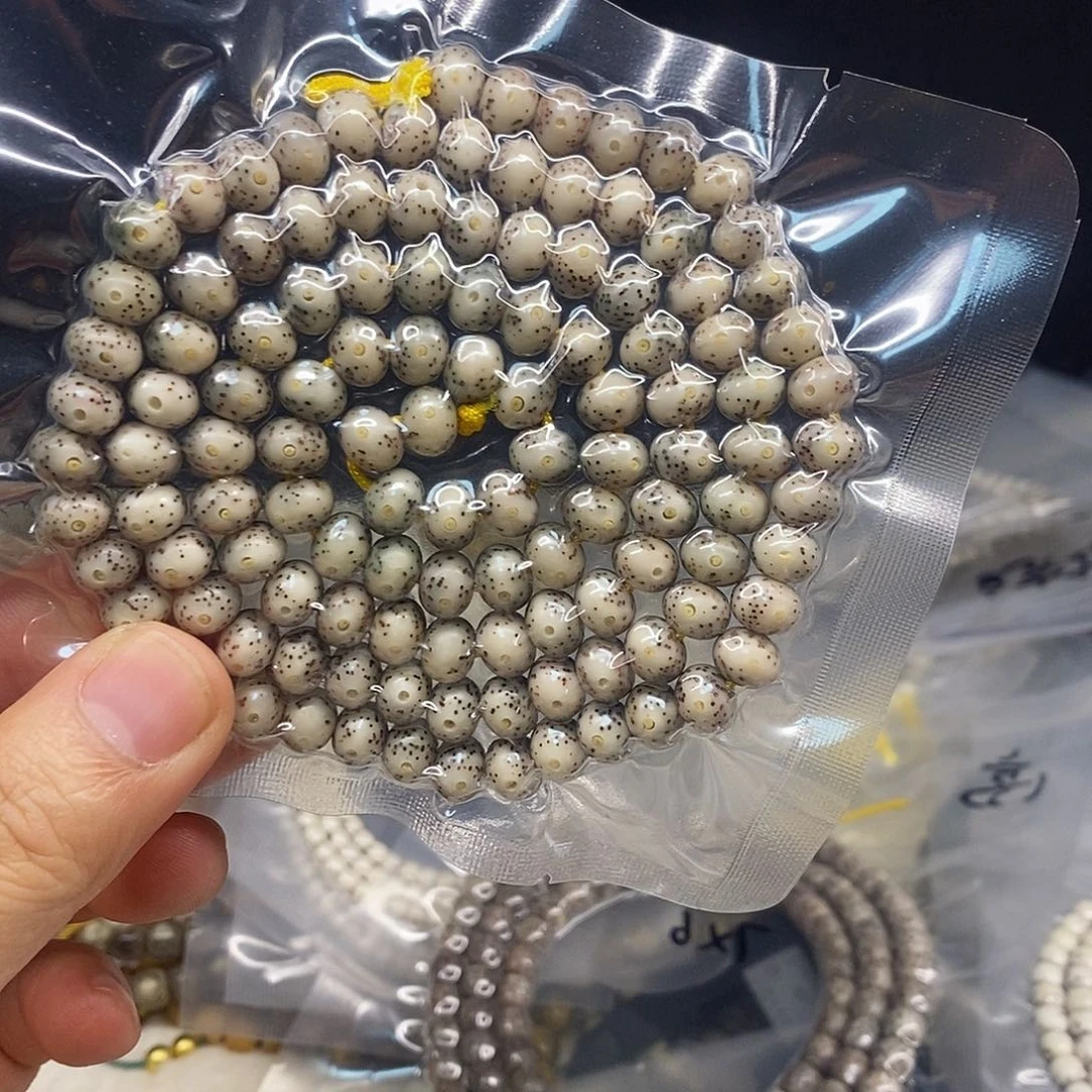 星月菩提手串6.8苹果108石玉料