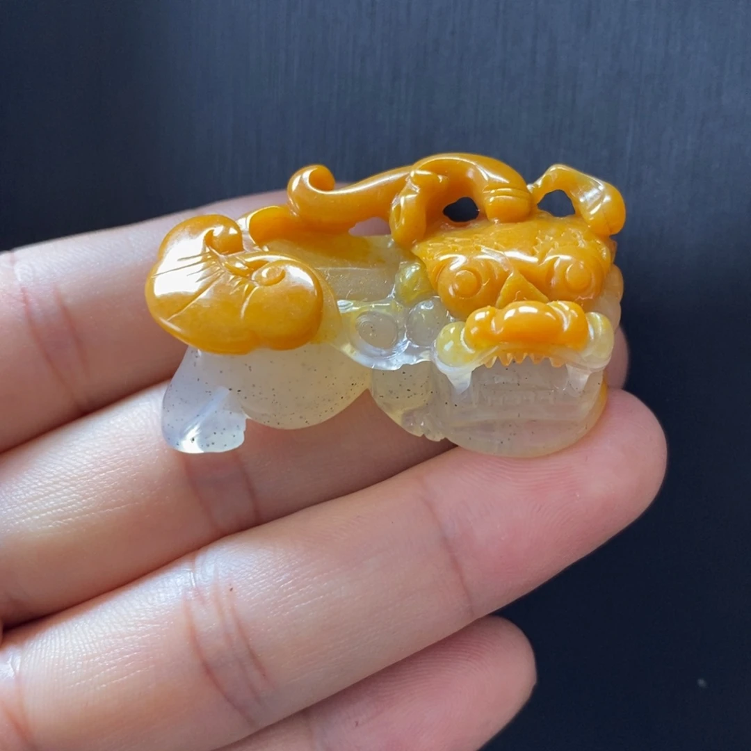 石英质玉（黄龙玉）未镶嵌颈饰