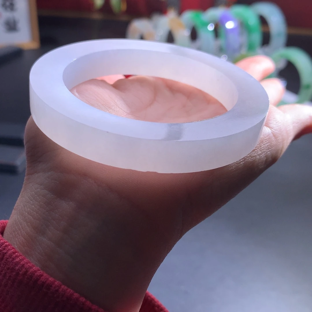 定制翡翠未镶嵌翡翠手镯