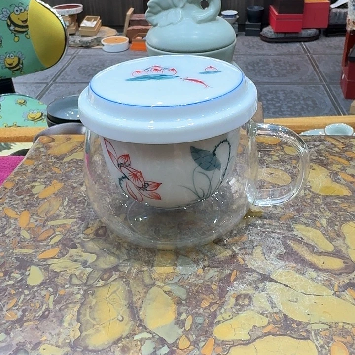 手绘杯一个，瓷。。。品茗