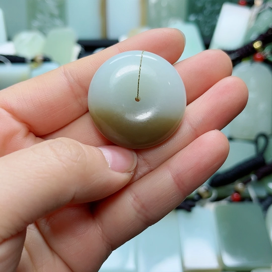 ****风和田玉未镶嵌颈饰