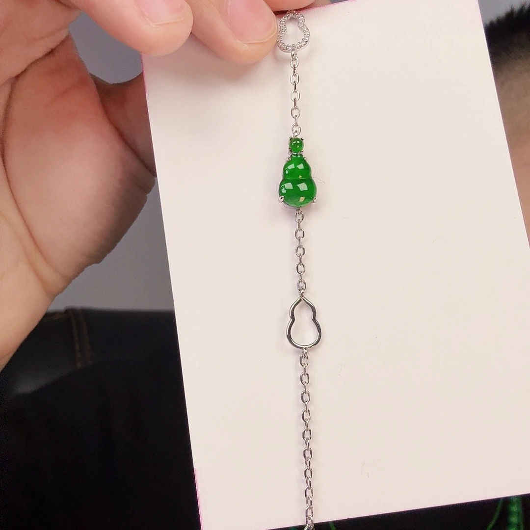 翡翠颈饰未镶嵌一件