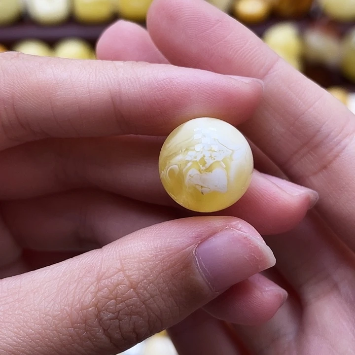 琥珀未镶嵌裸石15.1mm瑕