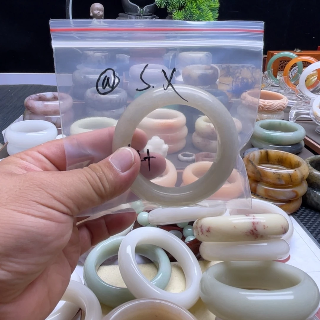 @***x石英质玉（佘太翠）未镶嵌手镯