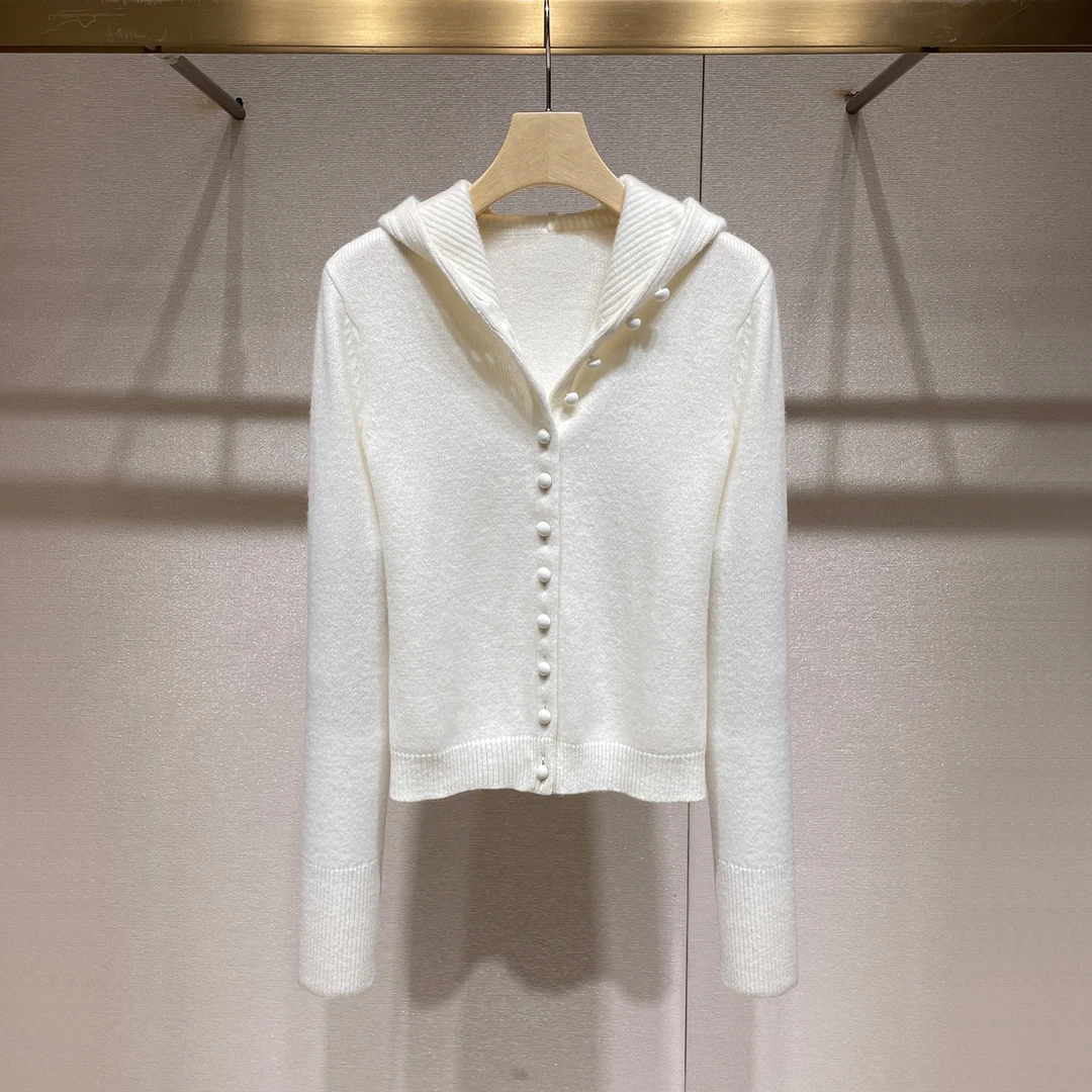 洋气连帽针织衫2025冬季新款小众设计感单排扣休闲毛衣开衫小外套