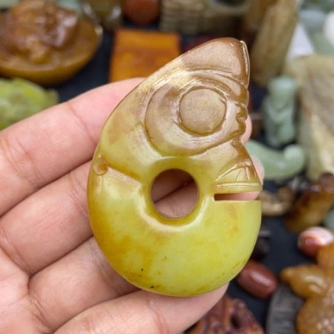 蛇纹石玉未镶嵌颈饰39