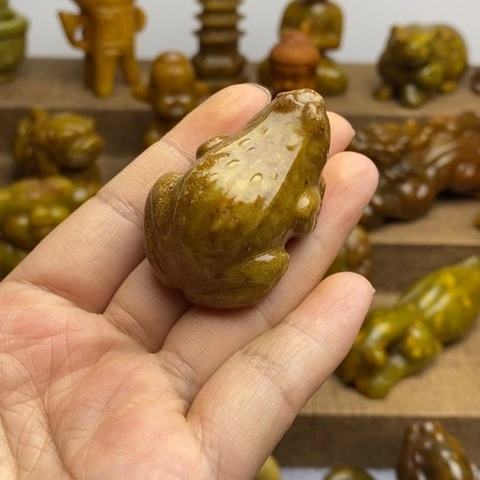 蛇纹石玉未镶嵌颈饰3