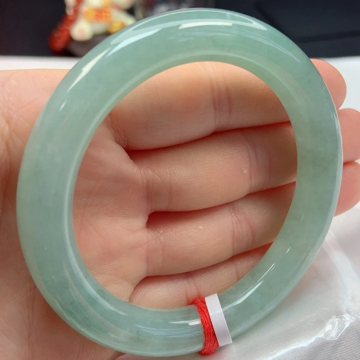 翡翠手镯未镶嵌56圈