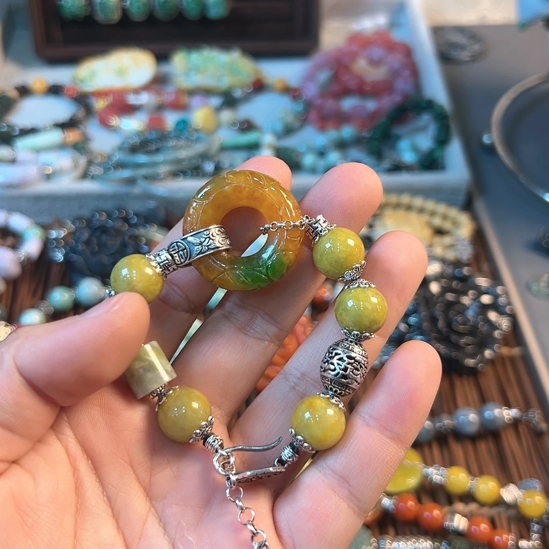 翡翠颈饰未镶嵌红*