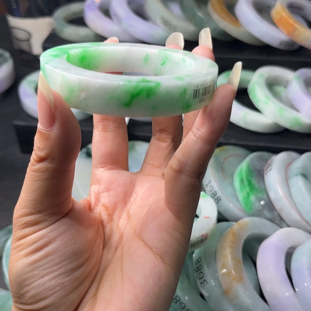 定制翡翠未镶嵌翡翠手镯